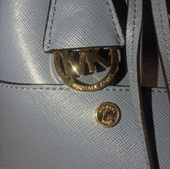 AUTH Michael Kors Greenwich Saffiano Leather Bucket Bag. - Picture 5 of 12